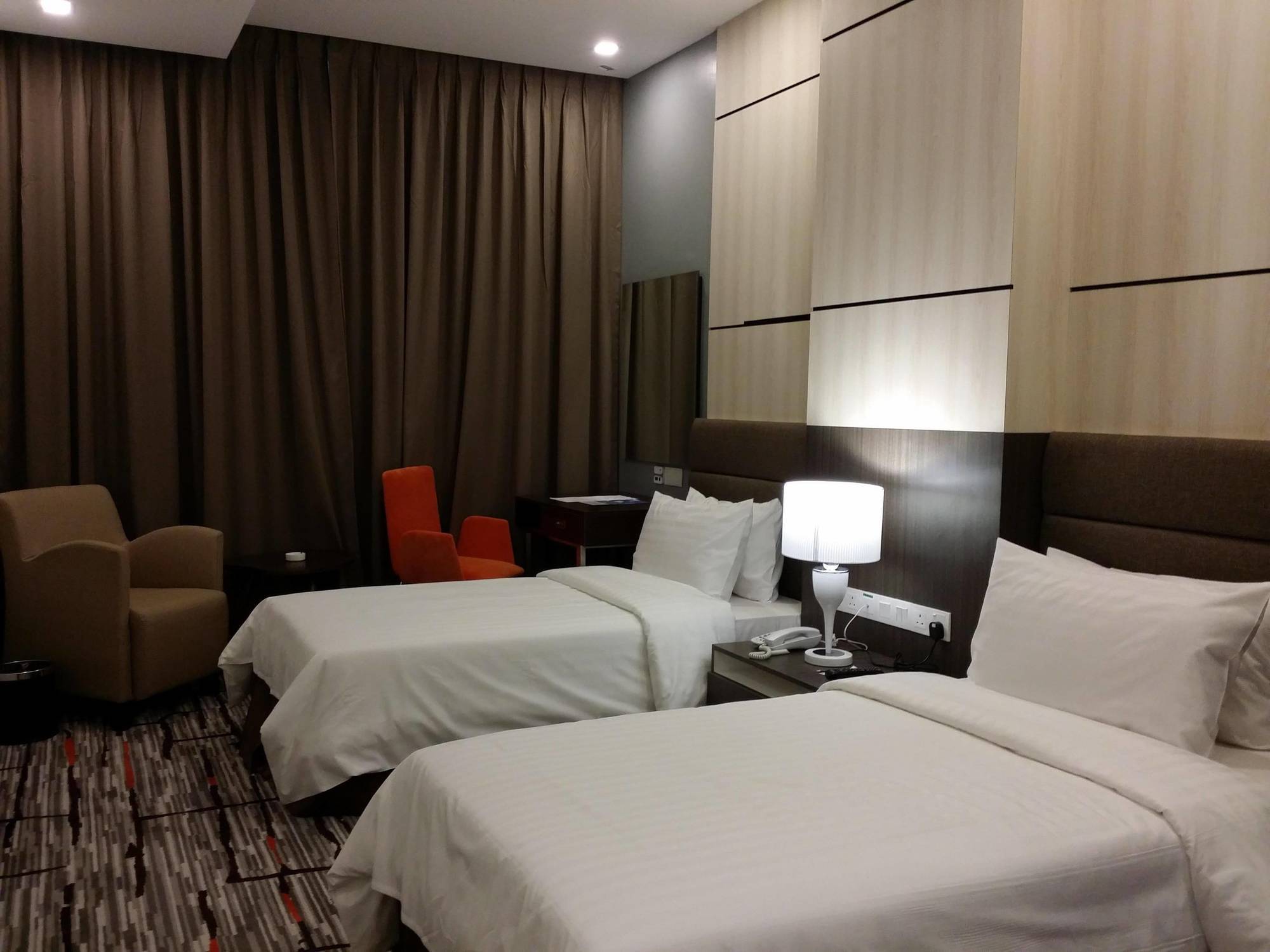 Promenade Hotel Бинтулу Экстерьер фото