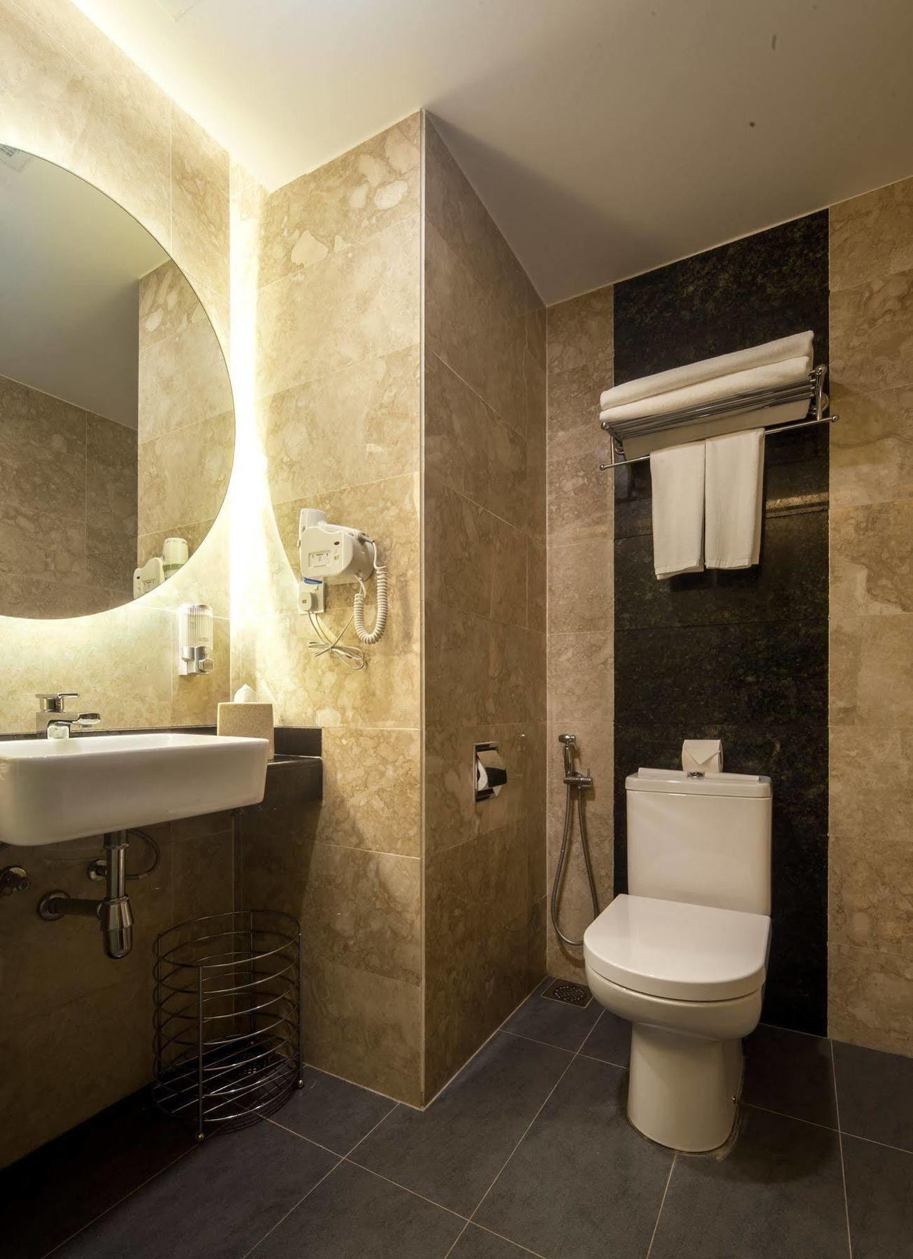 Promenade Hotel Бинтулу Экстерьер фото