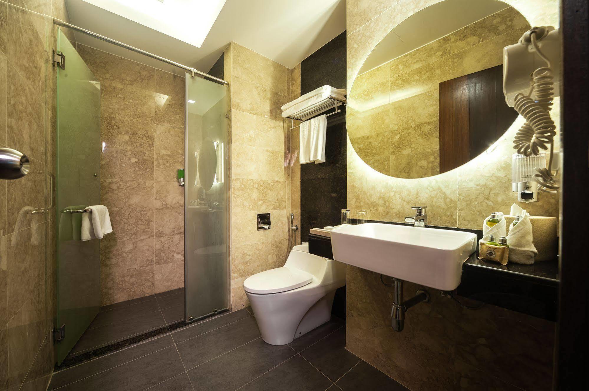 Promenade Hotel Бинтулу Экстерьер фото