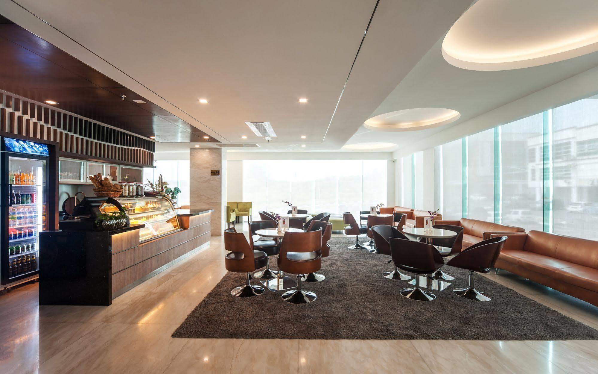 Promenade Hotel Бинтулу Экстерьер фото